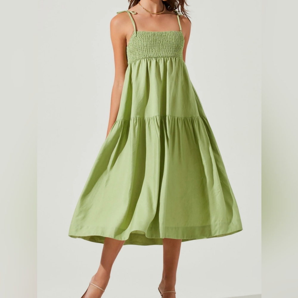 Astr The Label Green Tiered Midi Dress